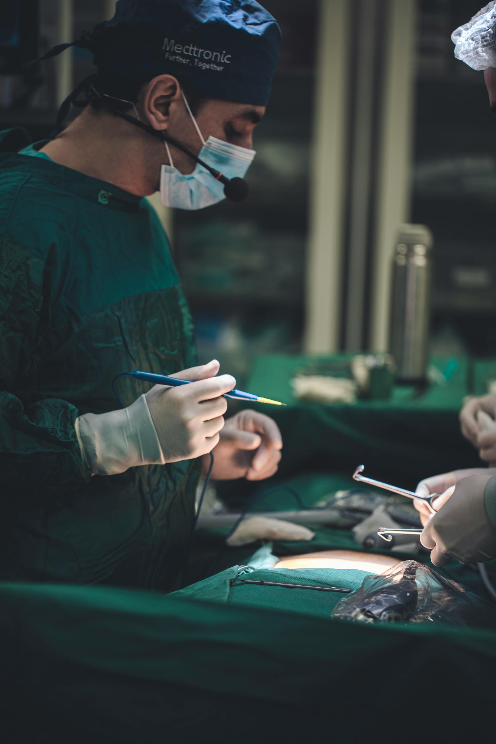 Surgeons meticulously operating in an OR, emphasizing teamwork and precision.