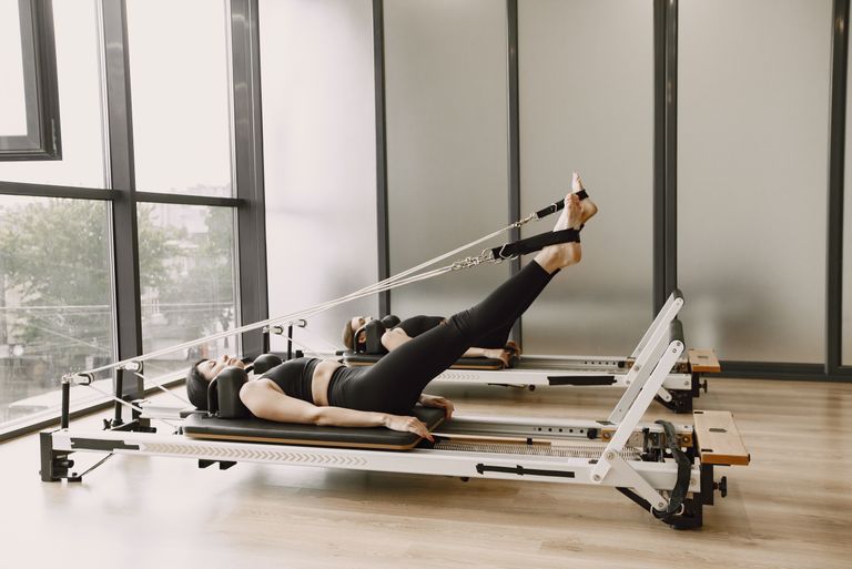 Lesiones Pilates Reformer y práctica segura con supervisión profesional.
